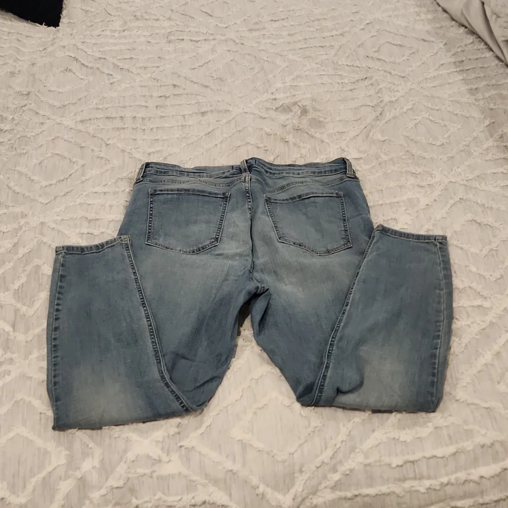 Classic High Rise Light Blue Jeans - Picture 5 of 8